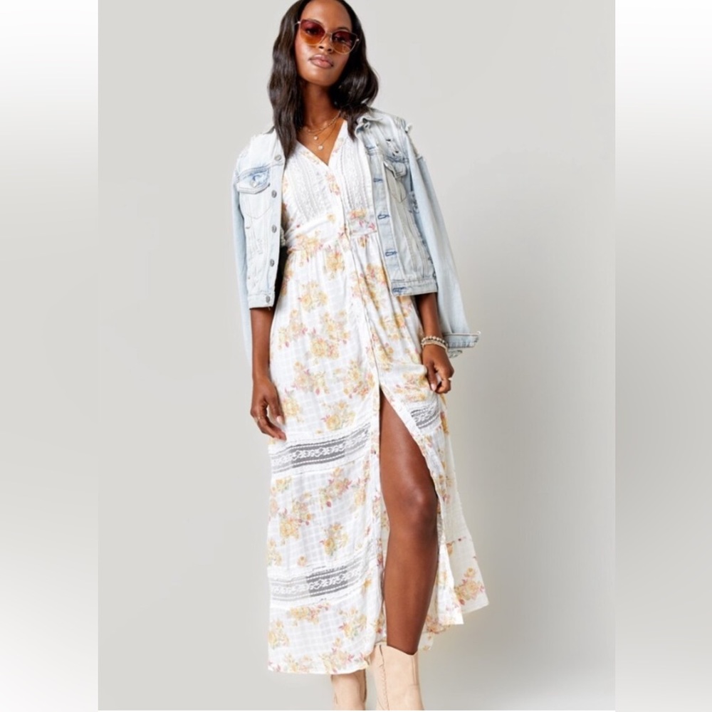 NWOT Francesca’s button down maxi dress